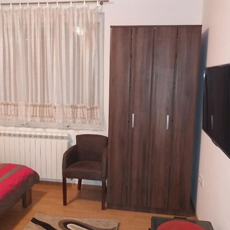 Appartamento Apartman Donji Kraj Cetinje Esterno foto