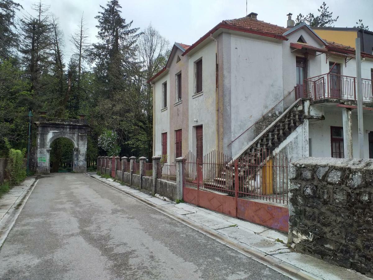 Appartamento Apartman Donji Kraj Cetinje Esterno foto